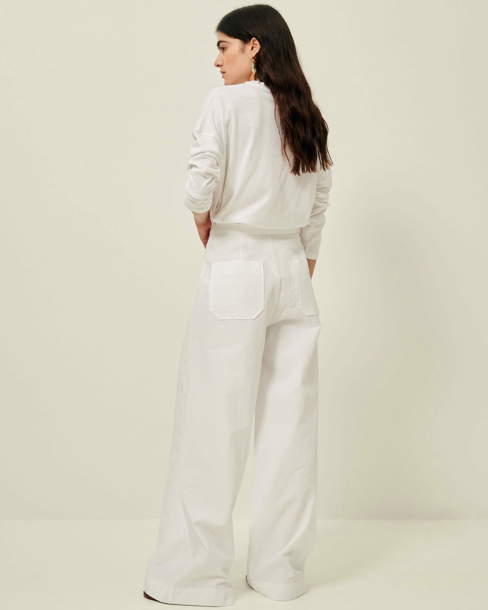 Women CAPRI White | Pants