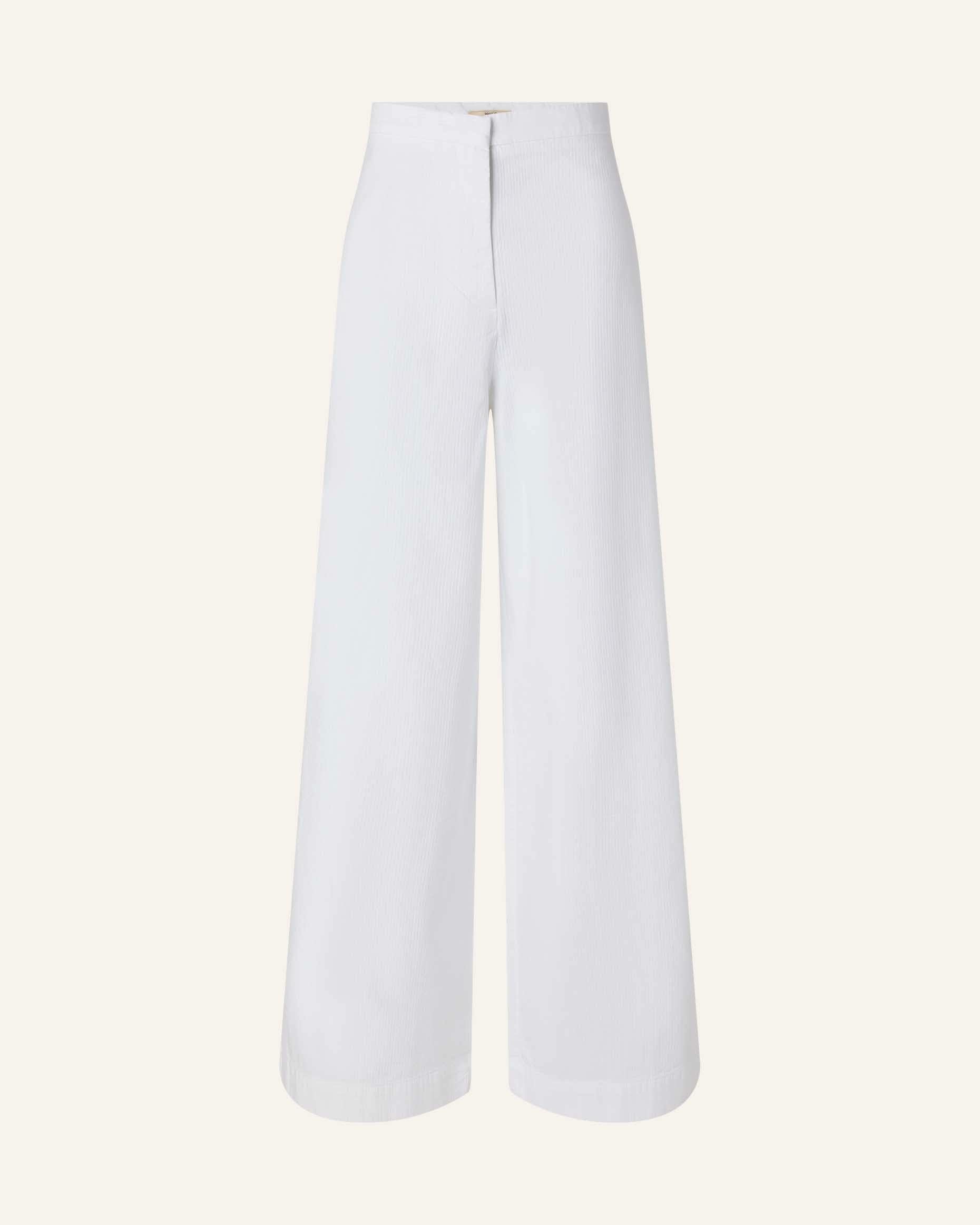 Women CAPRI White | Pants